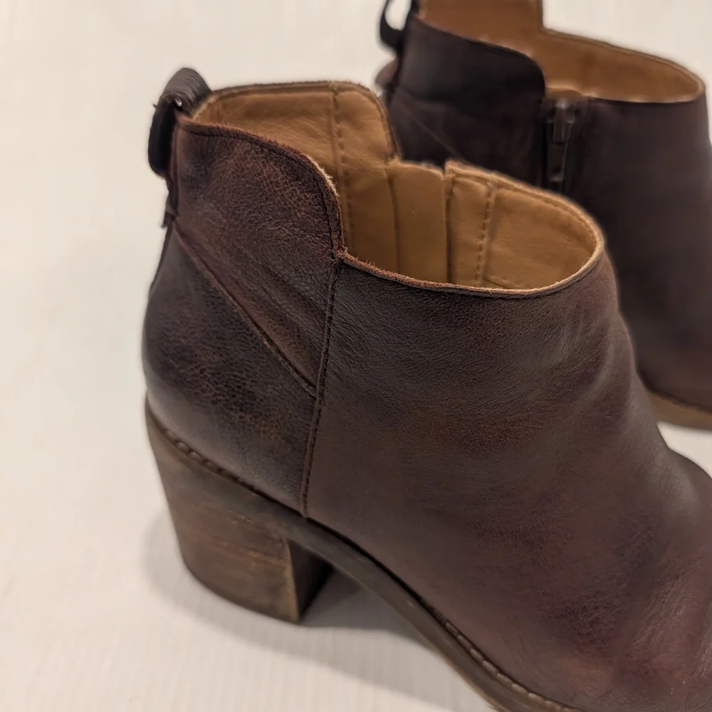 CROWN VINTAGE Hashel Brown Leather Square Toe Chunky Heel Western Ankle Boots
